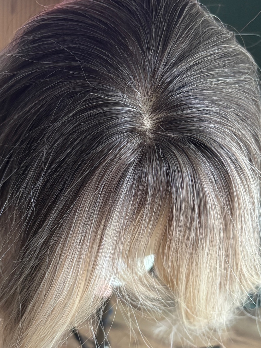Brady- Short Wavy Synthetic Wig with Face-Framing Bangs - Ash Blonde - Picture 5 of 6